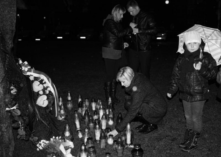 Solidarnie pod pomnikiem (FOTO)