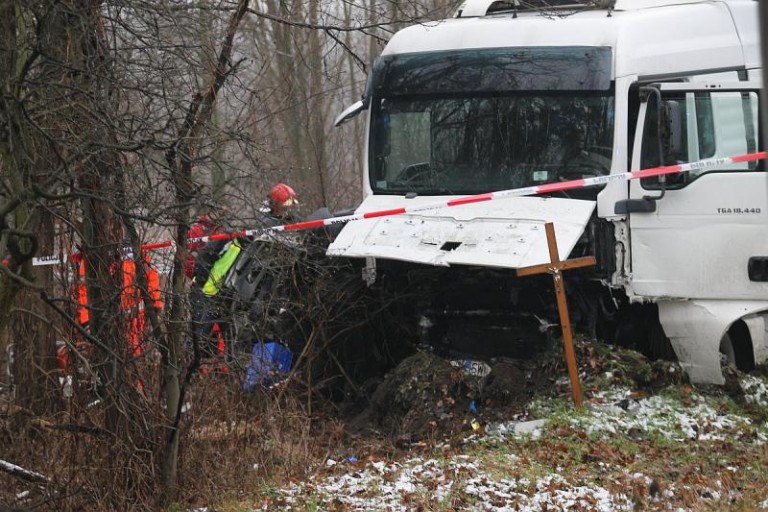 Zderzył się z tirem, zginął na miejscu
