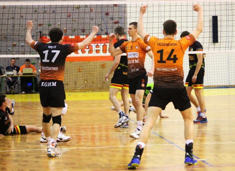 Cuprum prowadzi 2:1!