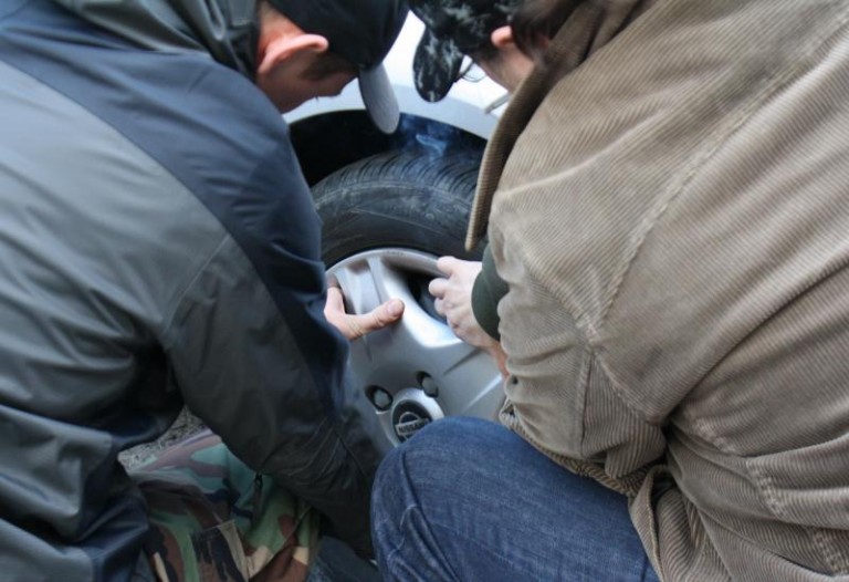 Próbowali ukraść koła