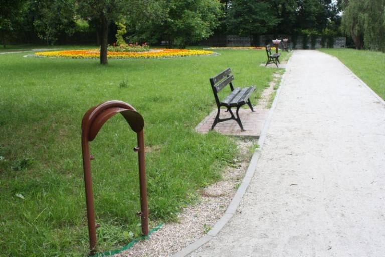 Kradną na potęgę. Najpierw ławki, teraz kosze
