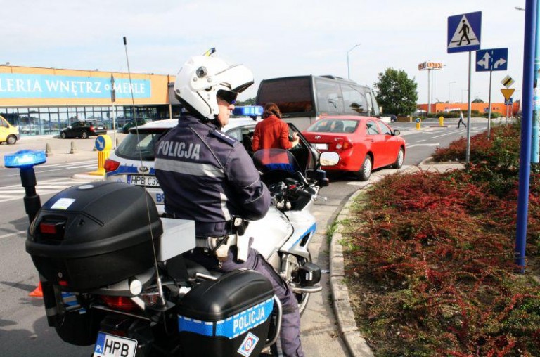 Nastolatka potrącona na pasach
