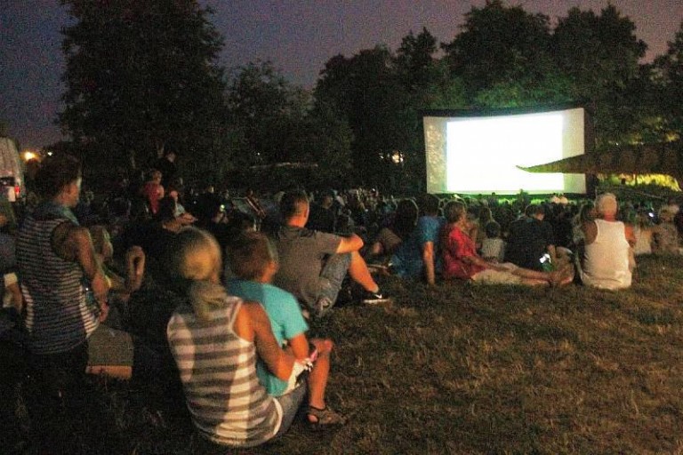 Kina w plenerze będzie więcej