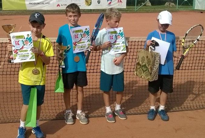 Znakomity występ młodych tenisistów