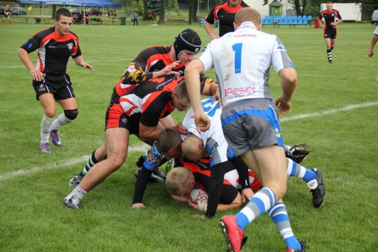 Rugbyści opanują RCS