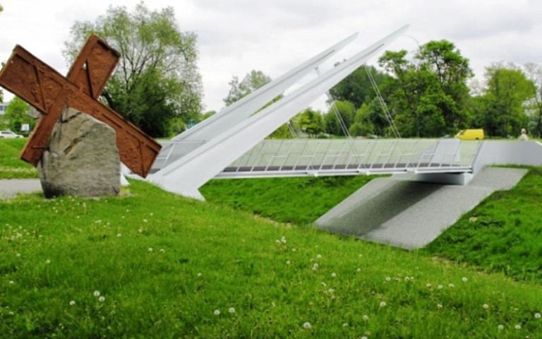 Wycofali się z kładki w ostatniej chwili