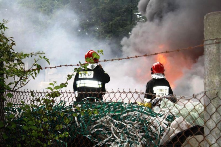 Strażacy – trzeba pozamykać okna!