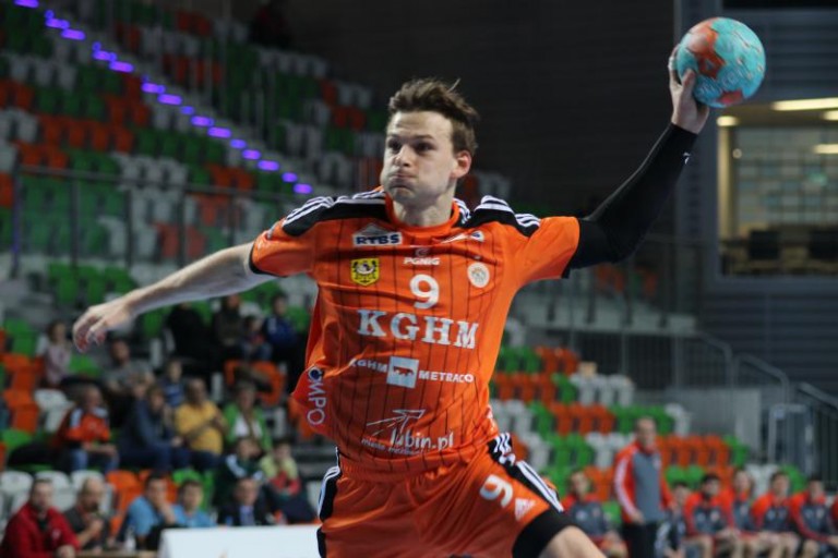 Stalowcy lepsi o trzy trafienia