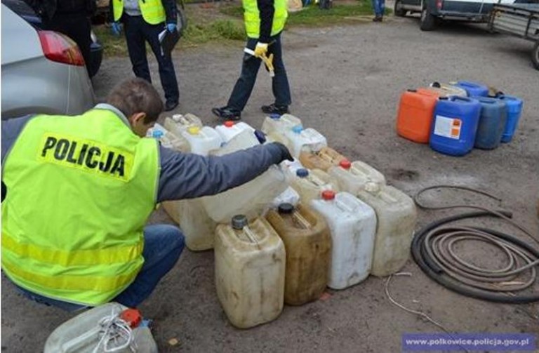 Wpadł, kiedy spuszczał paliwo