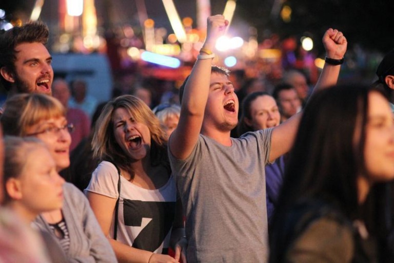 Dwudniowa zabawa na błoniach
