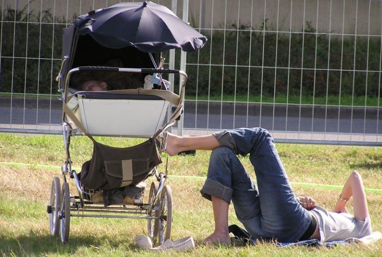 Zabrała dziecko na nocną popijawę