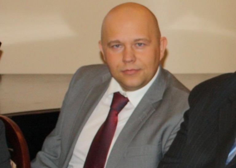 Kura odcina się od faszystów
