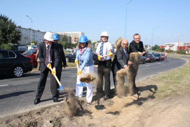 Mają dwa lata, obiecują uwinąć się w rok