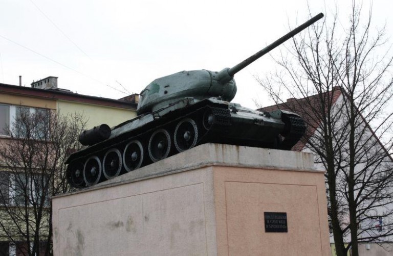 Nie chcą usuwać czołgu