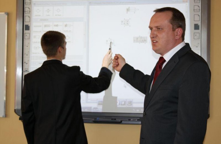 Otworzyli laboratorium mechatroniki
