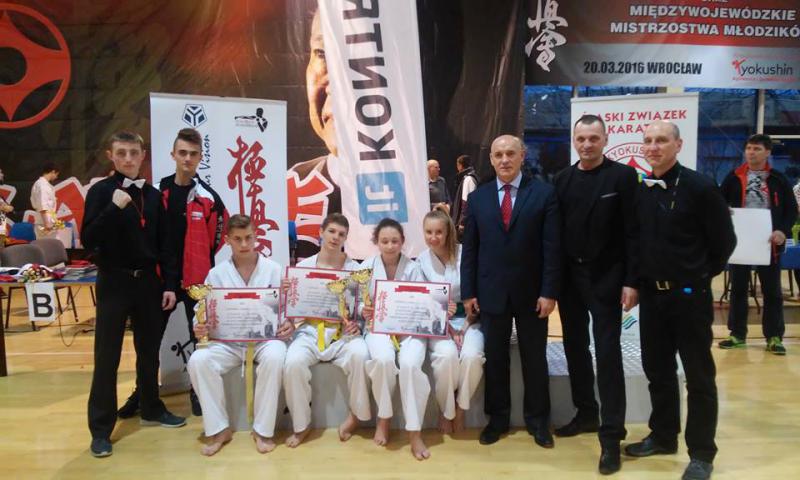 Karate kyokushin z medalami