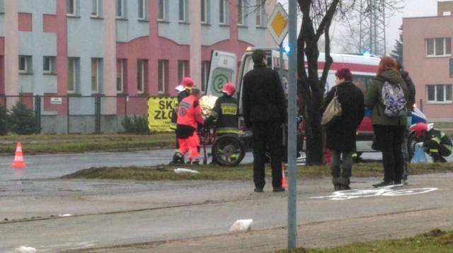 Potrącenie na pasach – pieszy w ciężkim stanie