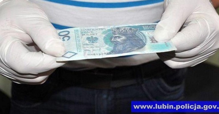 Płacili fałszywymi pieniędzmi