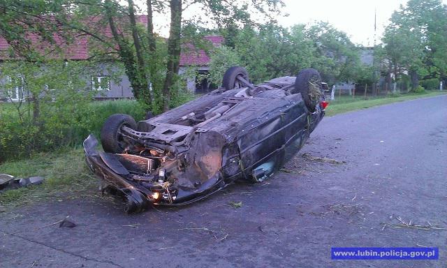 Pijana dachowała pod Lubinem