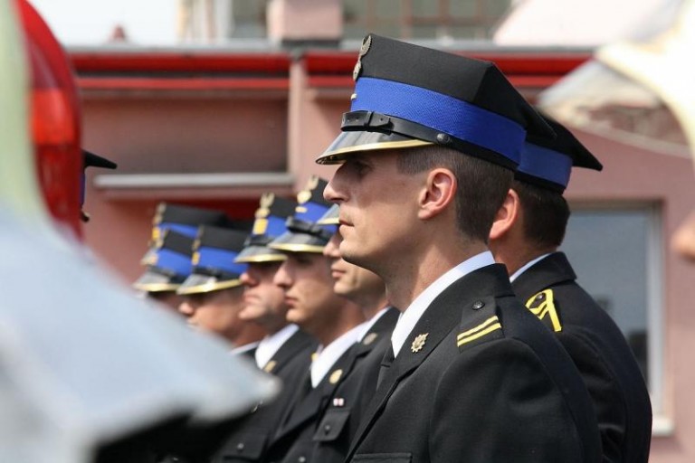 Jest sześćdziesięciu, mogłoby być więcej