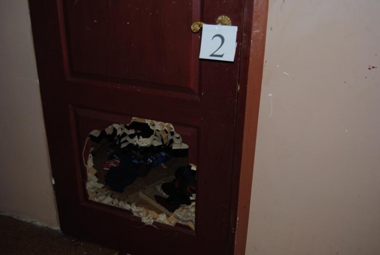 Krwawa rozróba w samotniaku (FOTO)