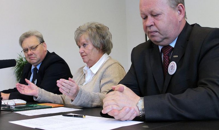 We troje chcą przejąć powiat