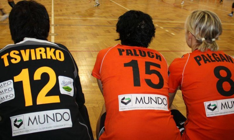 Pytają kibiców czy chcą mieć gadżety