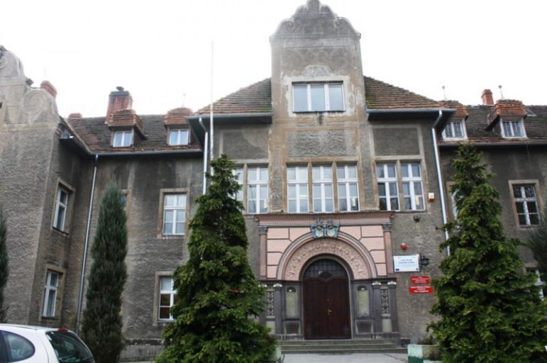 Przymusowa przeprowadzka do pałacu