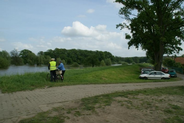 Rzeki wzbierają, a deszcz ciągle pada