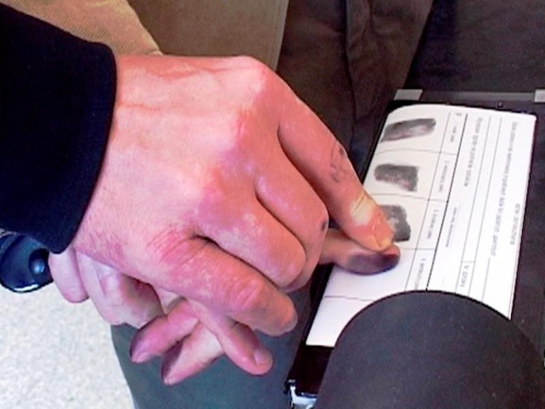 Ukradł i chciał przekupić policjantów