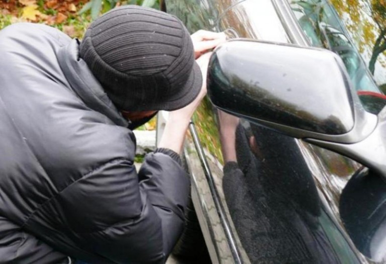 Chciał ukraść auto, żeby naprawić swoje