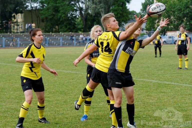 Zapraszają dziewczyny na treningi rugby