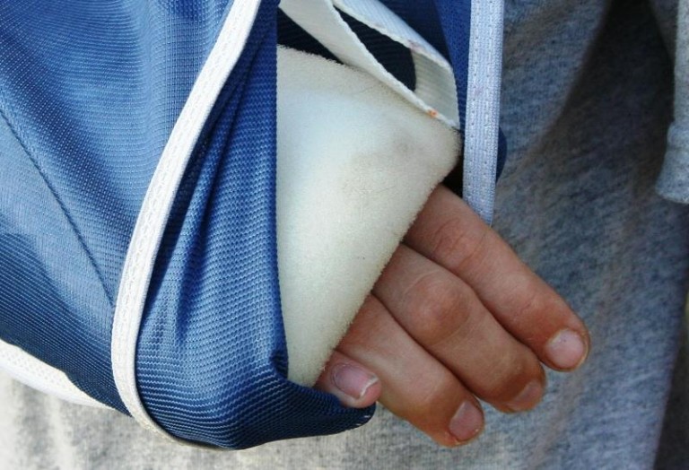 Mniej kości w gipsie