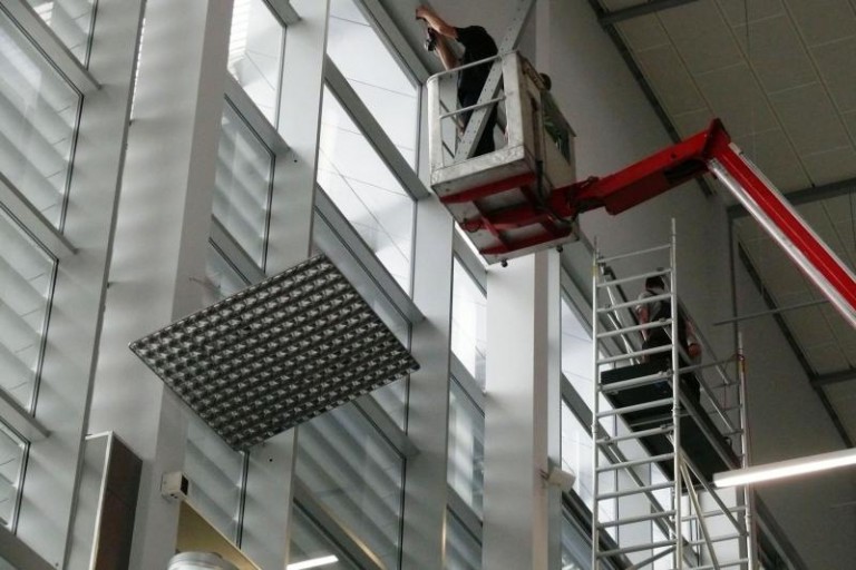 Zakładają w hali rolety