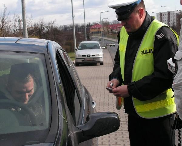 Noga z gazu, policja bada prędkość