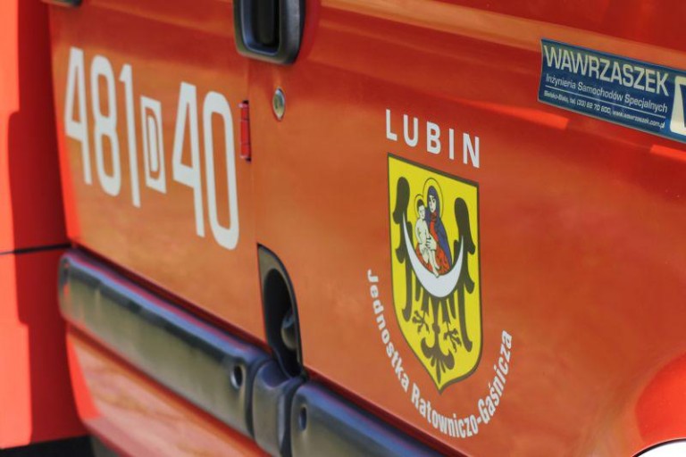 Nawałnica, pioruny i połamane drzewa