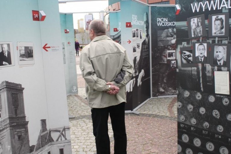 Historia na planszach Pod Platanami