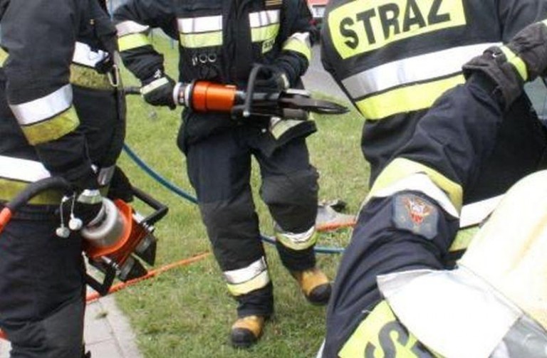 Cięli blachy, by ich uwolnić