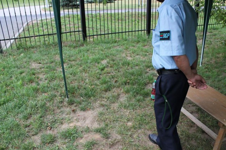 Mieszkańcy w obronie ochroniarzy