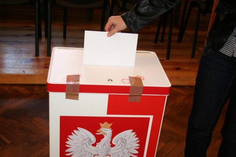 Trwają wybory w Osieku i Kłopotowie (FOTO)