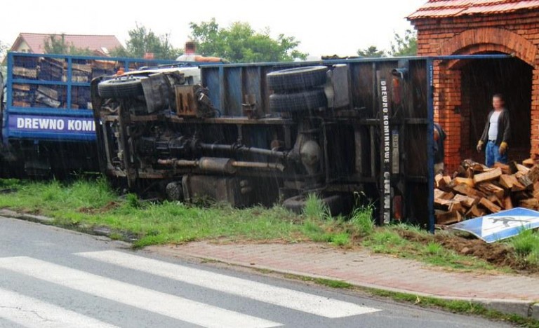 Przewrócił się na bok