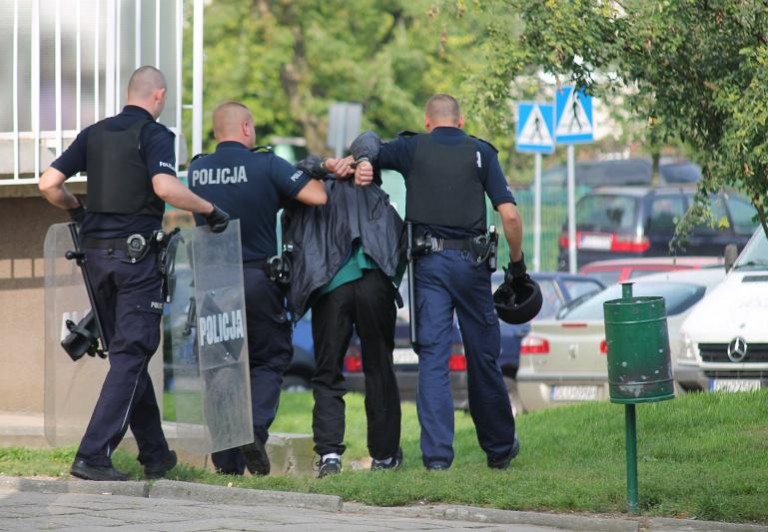 Po balkonach na dziewiąte piętro