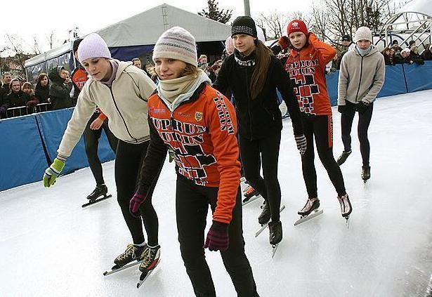 Ruszył sezon na lodowisku