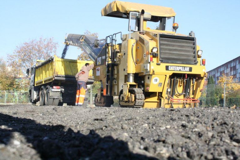 Zrywają nawierzchnię. Ruszyła budowa