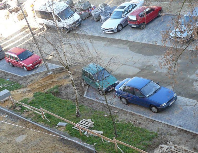 Problem z parkingami na Kruczej