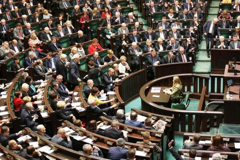 Zagłosował, bo partia kazała