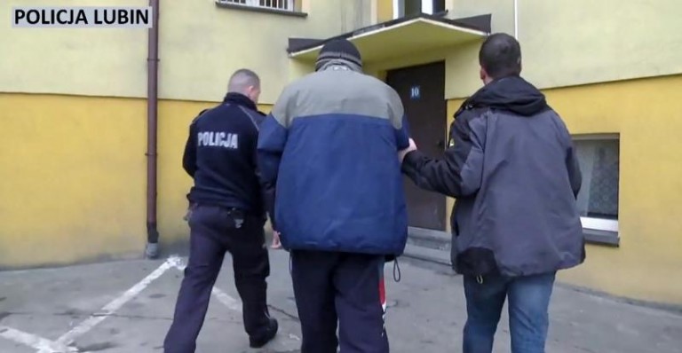 Znaleziono zwłoki. Były ukryte w wersalce