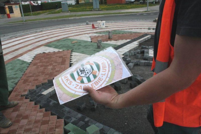 Składają logo Zagłębia jak klocki