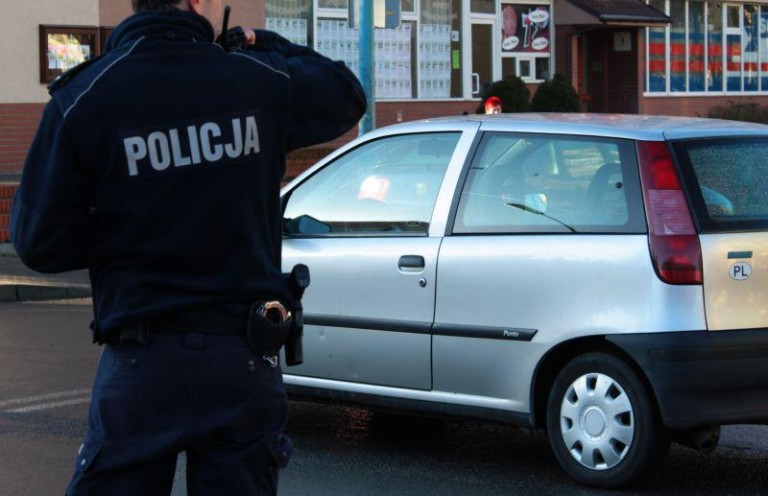 Oskarża policjanta o pobicie