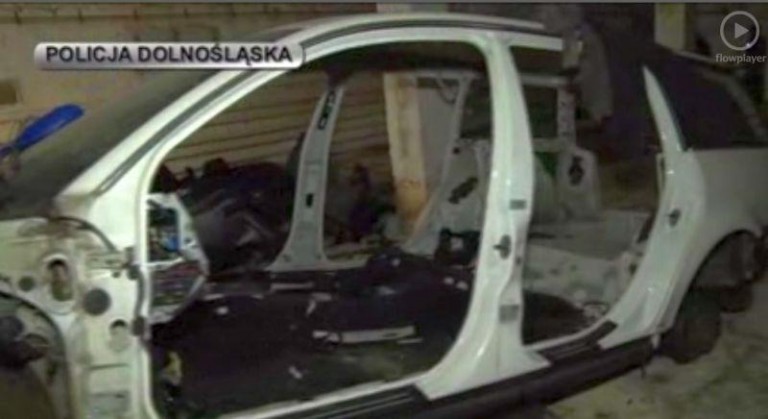 Rozbili dziuplę samochodową